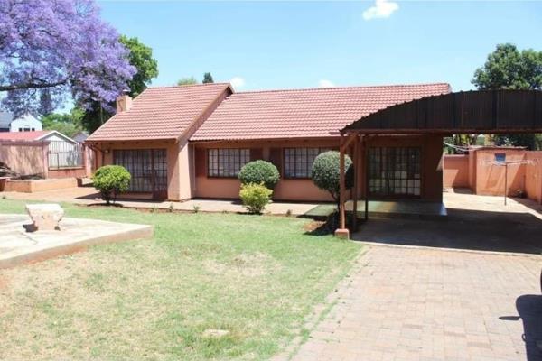 FLEURHOF EXT 1 HOUSE FOR SALE FOR R1,250,000

Kitchen Fitted 
Dining Area
Open Plan Lounge
TV Room With Wooden Floor
3 Bedrooms Fitted ...