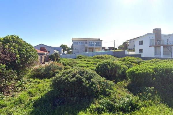 Franskraal is a desirable coastal suburb known for its beautiful beaches, fishing spots, and whale watching opportunities. This vacant ...