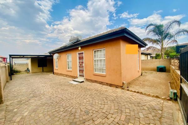 It brings us great pleasure to present to you this beautiful and affordable 2 bedroom home fit for you and your family. With its modern ...