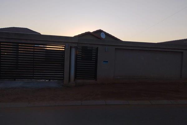 3bedroom house with dining, kitchen, toilet and bathroom.
R5 000 deposit