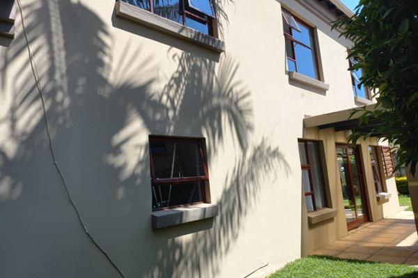 Welcome to this very modern free-standing duplex house located in the prestigious Eagle Terrace estate, Randpark Ridge. This home ...