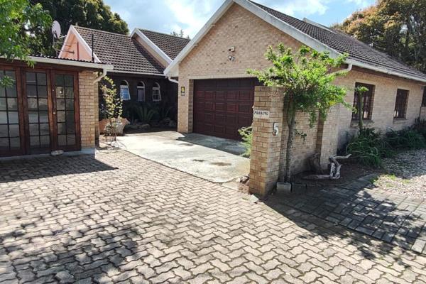 Spacious Garden Cottage Available!

This charming garden cottage features a generous open-plan living area that can accommodate one or ...