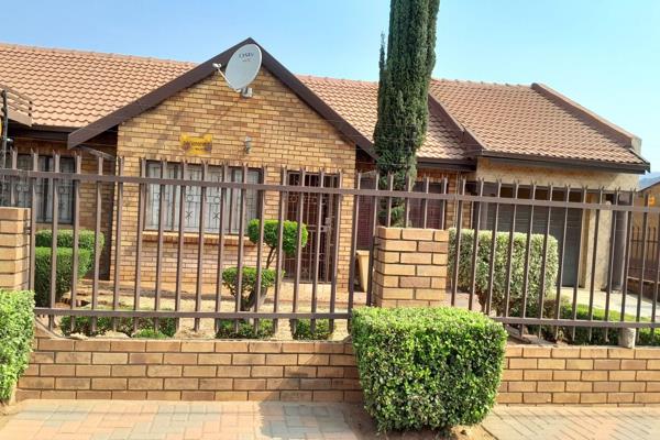 Welcome to a timeless retreat nestled in the heart of  Mahwelereng Zone 1. This 3-bedroom house is well located in Mahwelereng with ...