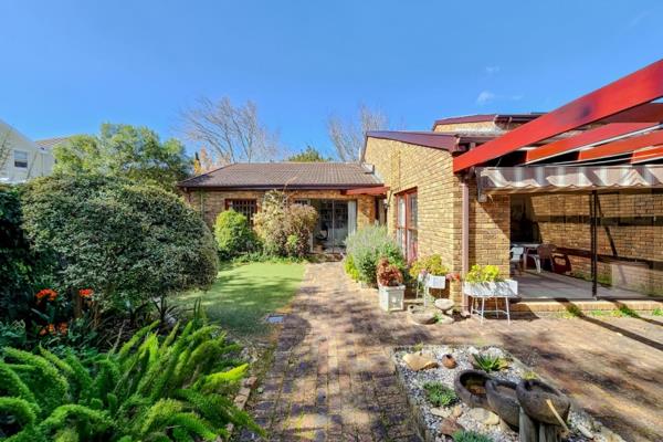 Tucked away in a secure estate the border of Constantia, this beautifully presented townhouse is just a short stroll from Constantia ...