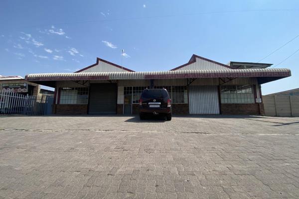 This spacious 750m2 warehouse is available for lease in a secure Industrial Park ...