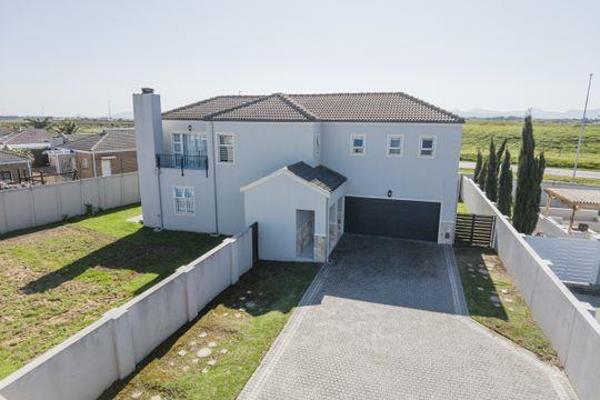 Avalon Estate offers comfortable and stylish urban living with spectacular views of the Hottentots Holland Mountain range. The ...