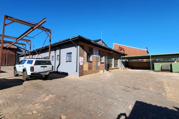 This well-maintained 950 sqm industrial warehouse in Chloorkop, Kempton Park, is now ...