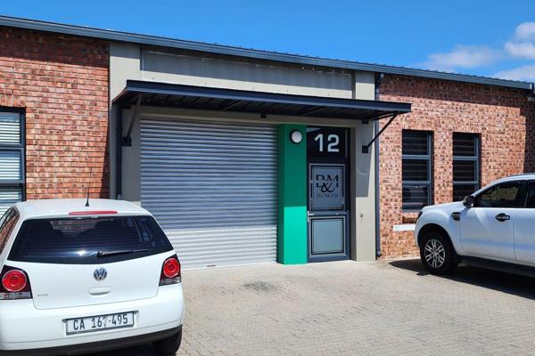 Discover this exceptional 284m2 warehouse, ideal for a variety of industrial and ...