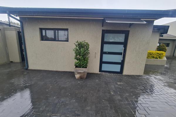 Available immediately
Please note single person only

Modern newly built separate ...