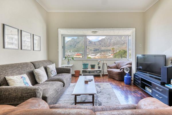 TAMBOERSKLOOF TREASURE

This spacious apartment is located in a small block on Warren Street, Tamboerskloof, offering stunning views of ...