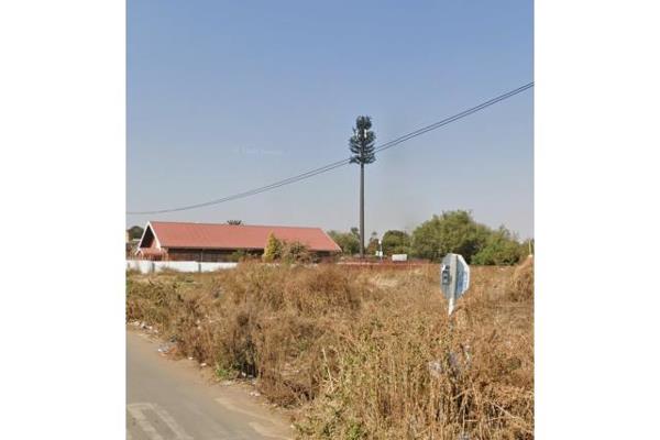 It is a commercial land that allocated in Pimville zone 6 township.It`s nearby university, department of education, public transport ...