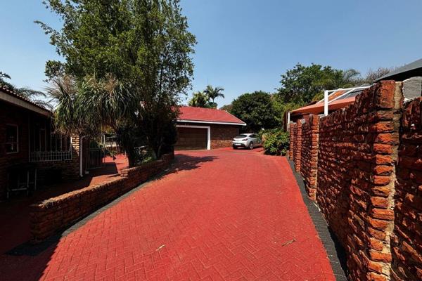 Charming 3-Bedroom Home with Separate granny flat in Safari Gardens

This exceptional property provides all the comfort and amenities ...