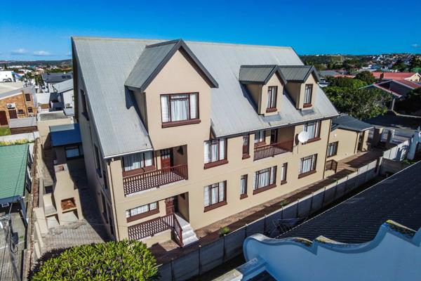 Welcome to your perfect getaway in Hartenbos! This spacious holiday home offers an ideal retreat just a short walk from the beautiful ...