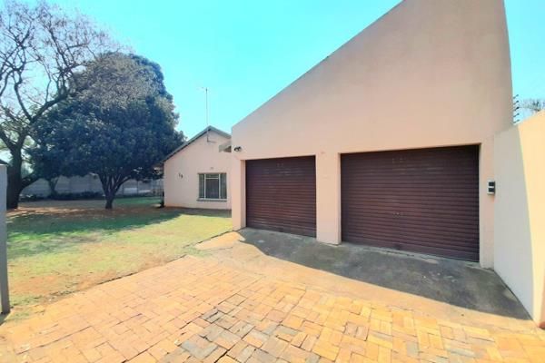 This neat property offers you:

6 Bedrooms with laminated flooring and built-in ...