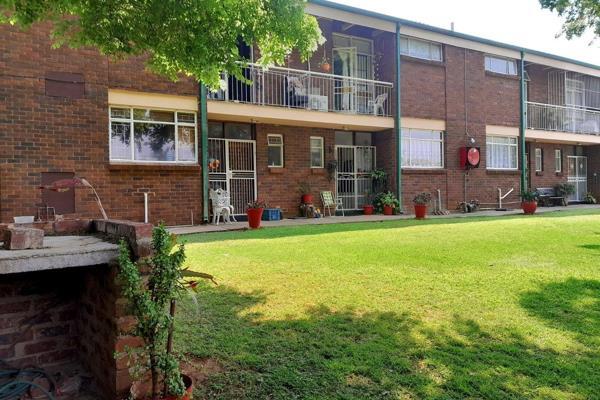 Spacious 3 double bedrooms townhouse.
Private garden and well-maintained communal garden and braai area.
Two balconies and patio ...