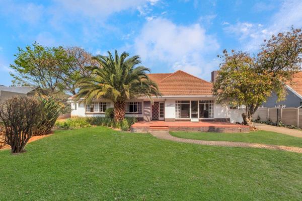 A Gorgeous Linden Original Family Home -Offers from R2 350 000.00 
1983sqm

A well cared ...