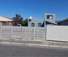 House for sale in Strandfontein