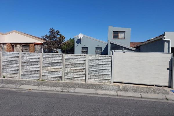 This newly listed, 4 bedroom, 1 bathroom family home in Strandfontein Village, offers a generous total living area of 124 square ...