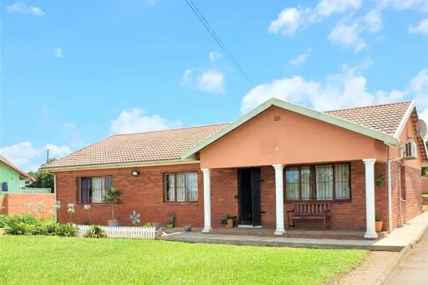 NEW LISTING FOR SALE: Beautiful home situated in Camperdown @ R1,350 000

Crisp, clean, and refreshing spacious country ...