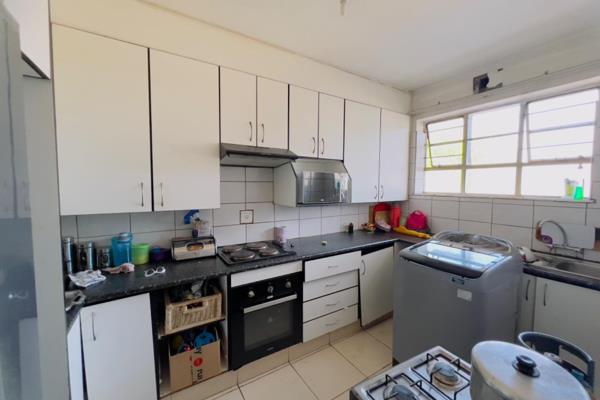 Discover this cozy two-bedroom apartment in Germiston, offering the ideal blend of ...