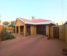 House for sale in Laudium Ext 3