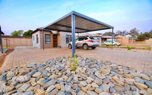 2 Bedroom House for sale in Daggafontein