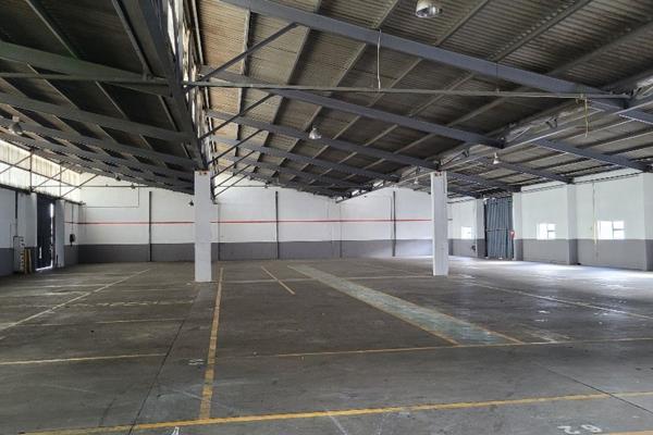 1600sqm Warehouse with multiple sliding shutter doors allowing for easy flow
Natural light and good height
3 Phase power ...