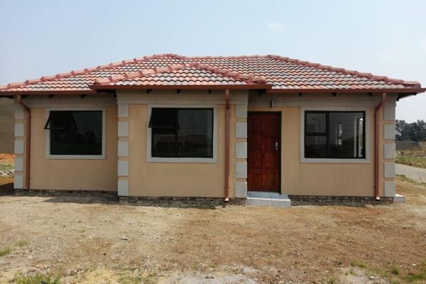 This is a beautiful 3 bedroom house with 1 bath and a  lounge as well as a kitchen plan. A yard with a garden space in  a gated complex ...