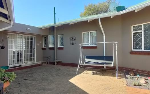 4 Bedroom House for sale in Witpoortjie