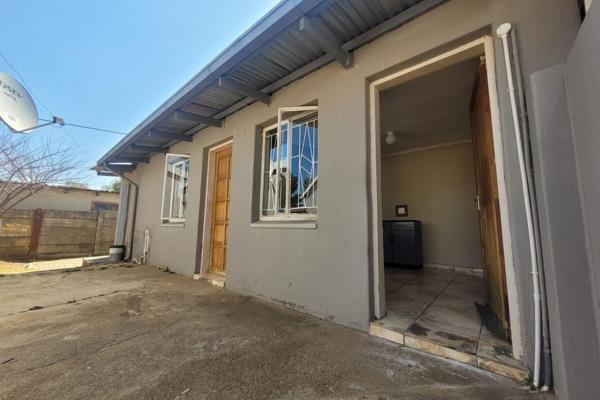 Garden Flat for Rent in Witpoortjie
Monthly Rent: R3,000.00
Availability: Immediate
Features:
•	1 Spacious Bedroom: Perfect for ...