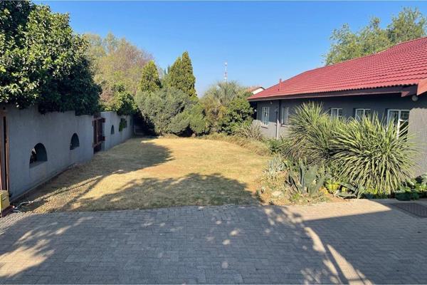 This lovely family home is situated in Kriel town, in close proximity to schools, Kriel mall, Sasol garage and all other ...