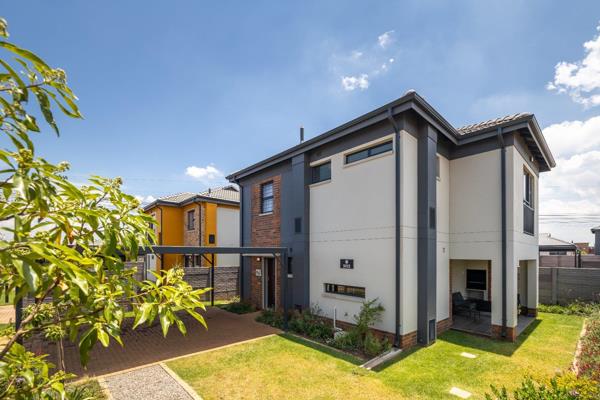 Leopard&#39;s rest is a lifestyle estate with state-of-the-art security.
Modern open plan kitchen with granite tops, gas hob (plates) &amp; extractor fan
Modern living with your Four-bedroom, two-bathroom (main en-suite) &amp; guest toilet.
You’ll enjoy 24-hour security ...