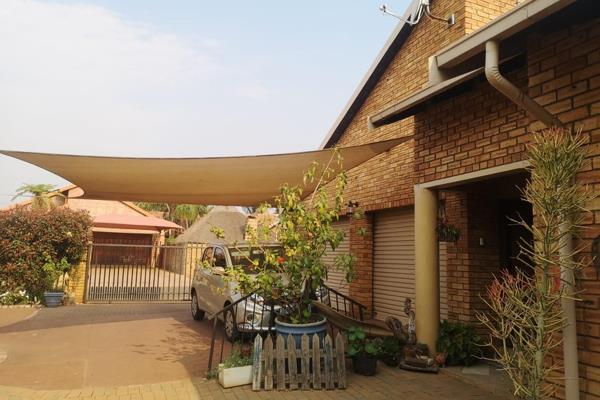 Welcome to this charming standalone house in Wierdaglen Estate, Centurion, offering a ...