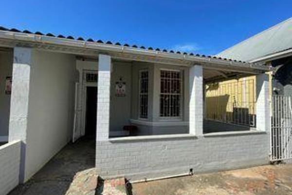 Kopp Commercial is pleased to offer this prime office space on the very busy Lilian Ngoyi road. It is a split house with 3 parking bays ...