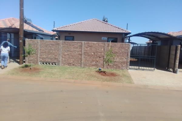 Get yourself a specious 2 bedroom in a clean secure environment, You need to earn  a minimum Gross salary of  R17500, we will assist ...