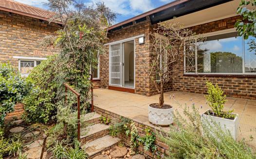 2 Bedroom Townhouse for sale in Weltevreden Park