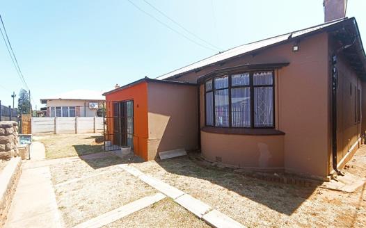 3 Bedroom House for sale in Krugersdorp West