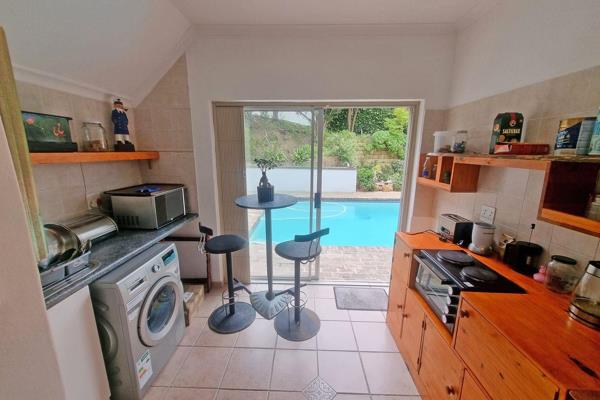 Escape to tranquility in this beautiful, fully furnished cottage on Mount Rhodes Drive, Hout Bay. Enjoy breathtaking views, soothing ...