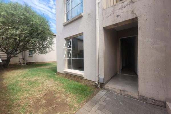 Property Details:
•	Rent: R6100,00
•	Utilities: Water and sanitation not included in the rent
•	Electricity: Prepaid
Key Features:
•	2 ...