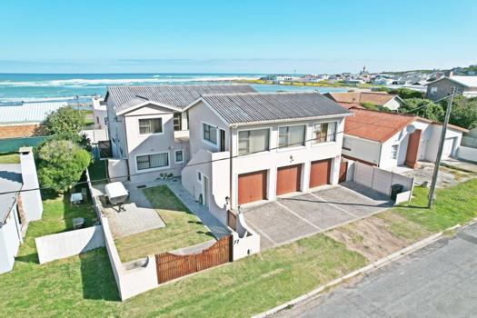 6 Bedroom House for sale in Agulhas