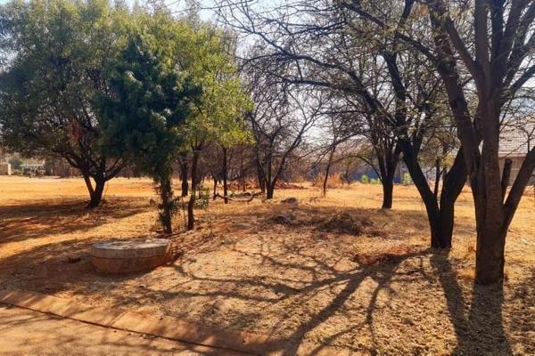 Vacant land with lots of potential...
This perfect opportunity awaits you in Buffelspoort Eco Estate.
Buffelspoort Eco Estate is a ...