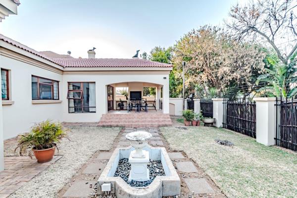 Enchanting Single-Level Full-Title Property
Located in the desirable Wapadrand area, this elegant home features an open-plan living ...