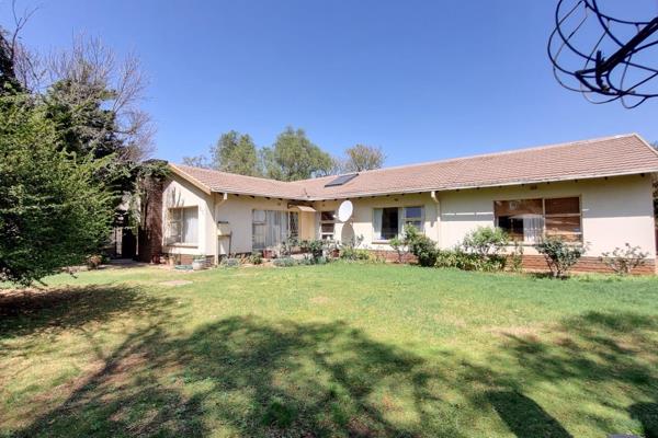 his charming home offers a blend of comfort and modern living. Step into a lovely kitchen with sleek granite countertops, perfect for ...