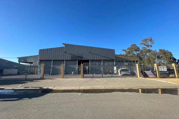 This prime industrial workshop is now available for rent, featuring a secure entrance ...