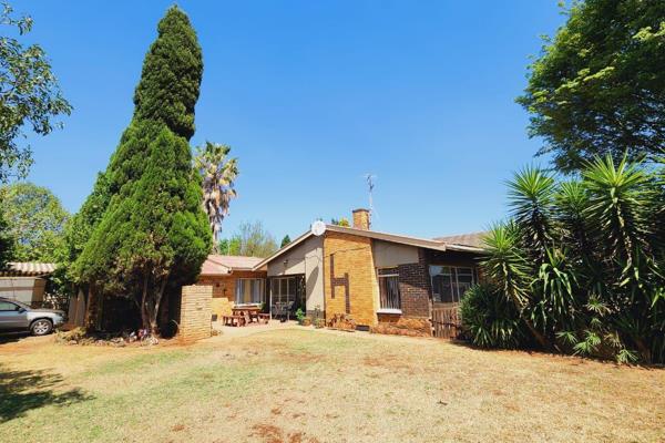 This charming, single-story house offers a spacious and well-designed layout perfect for modern living. Featuring three comfortable ...