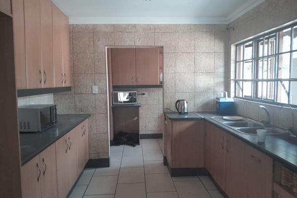 Vaalpark 

Look at this beautiful Family house in Vaalpark in a great area!!!

Do not miss this beautiful stylish home 
 ...