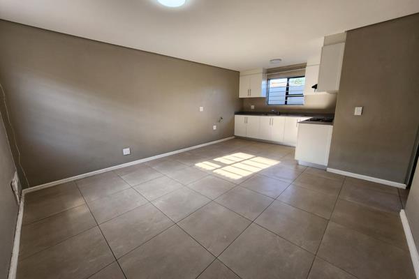 Neat 2 Bedroom House in Grassy Park, conveniently located close to all public transport ...