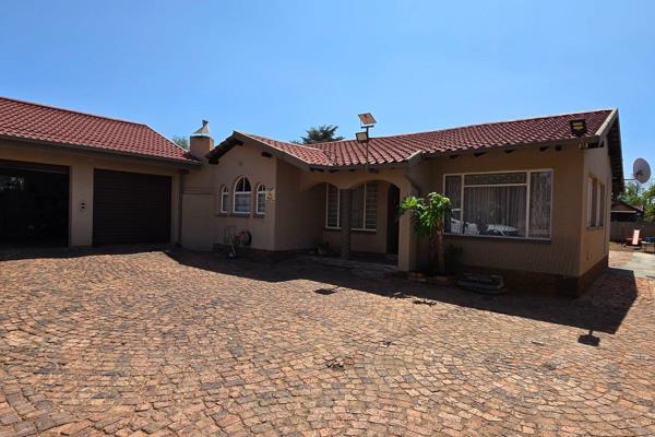 Nestled in the heart of Vaalpark, this modern and spacious family home offers the perfect blend of comfort and convenience. Featuring ...