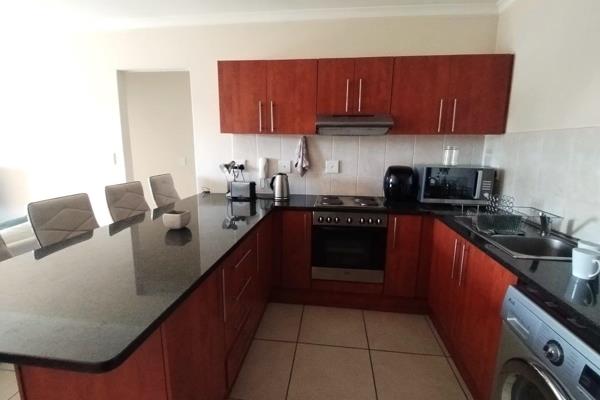 Unfurnished 2 bedroom, 2 bathroom in sought after Rivers Edge.
- Modern apartment - both ...