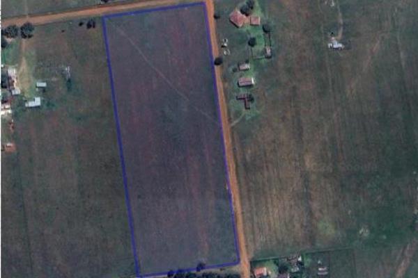 Agricultural Holding is located with easy access to Heidelberg Road and the N17.
Vacant and level
Zoning Agricultural ...